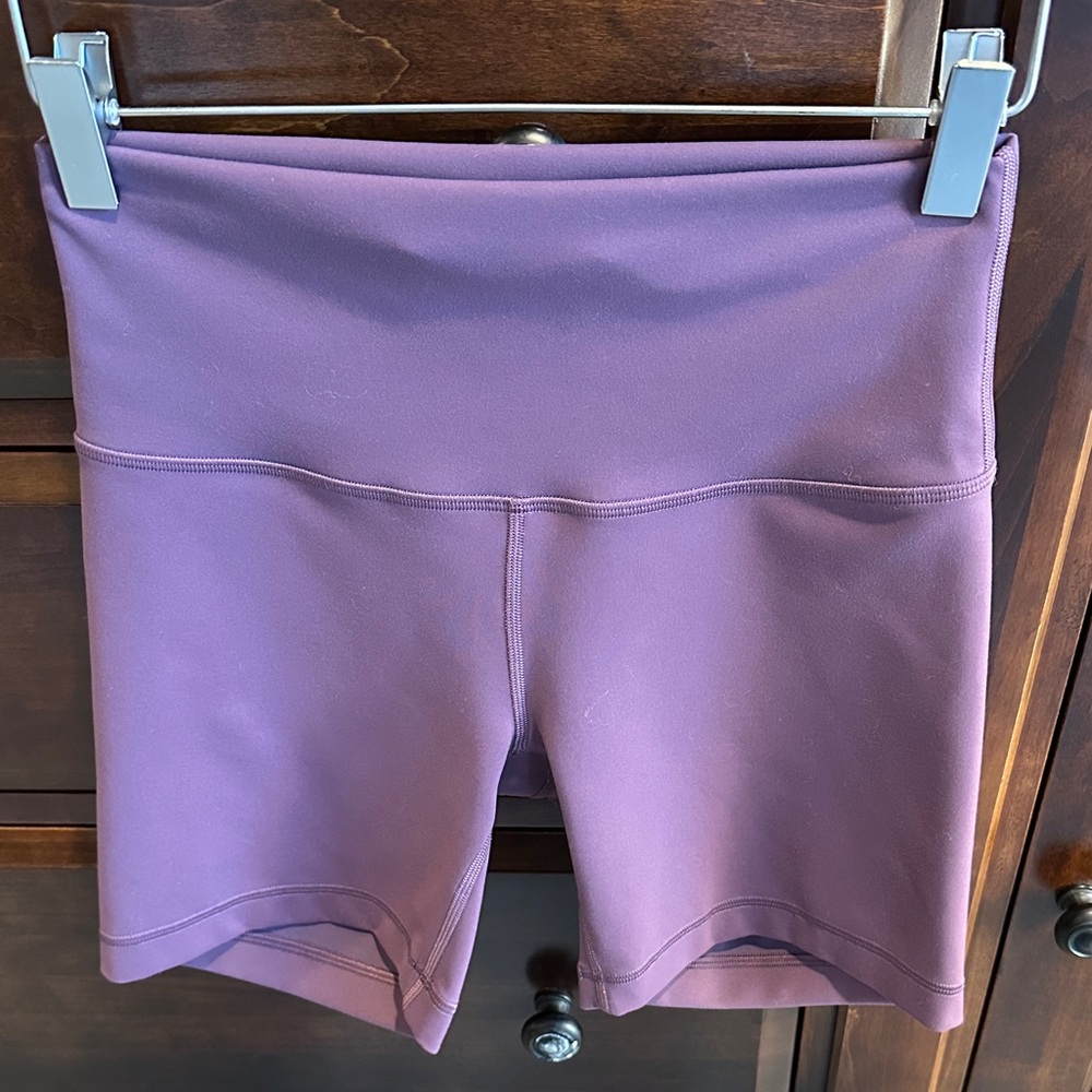 LULULEMON ATHLETICA Wunder Train High-Rise Shorts 6” Grape Thistle EUC